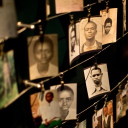 Porträtfotos getöteter Tutsi im "Kigali Genocide Memorial" in Ruanda.