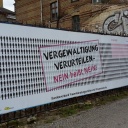 Plakat des bff 2014 (Bundesverband Frauenberatungsstellen und Frauennotrufe) mit dem Slogan: Vergewaltigung Verurteilen - Nein heißt Nein!
