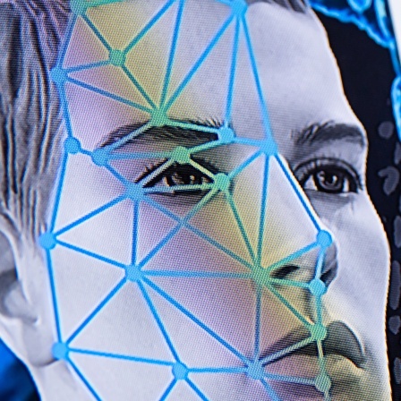 Computergrafik zum Thema Gesichtserkennung auf einem Monitor am bayerischen Landeskriminalamt