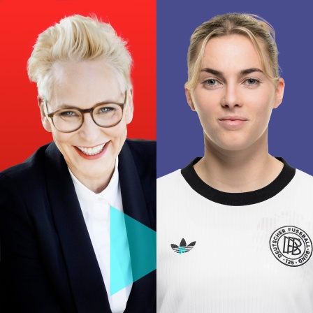 Eine Collage aus zwei Porträtfotos nebeneinander. Linke Bildhälfte: Bärbel Schäfer mit einer modernen Brille. Sie trägt ein schwarzes Jackett über einem weißen Hemd und lacht freundlich in die Kamera. Der Hintergrund ist in kräftigem Rot gehalten. Rechte Bildhälfte: Laura Freigang mit  zurückgebundenem Haarund in einem Fußballtrikot. Der Hintergrund ist in einem kräftigen Blau-Violett gehalten.