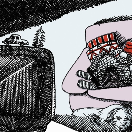 Familie schaut zusammen fernsehen zu Weihnachten PUBLICATIONxINxGERxSUIxAUTxONLY Sleepingspider 11460003 Family looks together Television to Christmas PUBLICATIONxINxGERxSUIxAUTxONLY Sleepingspider 11460003