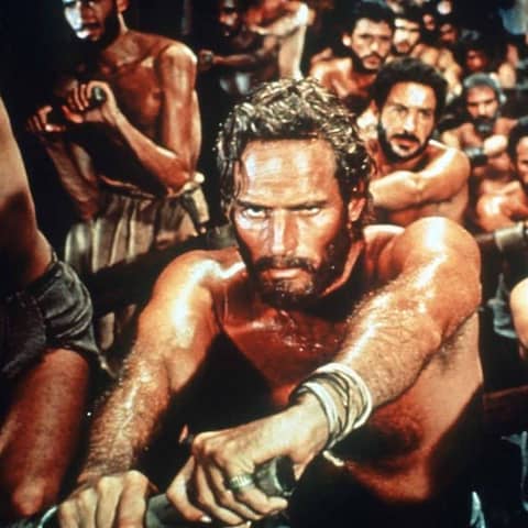 Charlton Heston als Galeerensträgling Judah Ben Hur in einer Szene aus dem Film "Ben Hur"