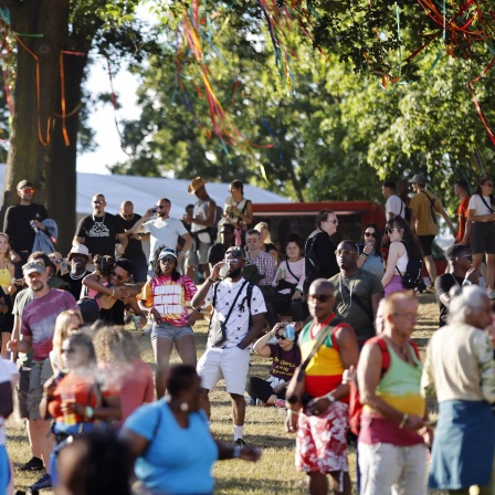 Festival-Besucher auf einer Wiese, Archivbild: 01.07.2022