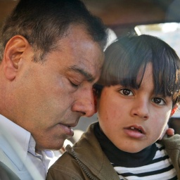 Dr. Izzeldin Abuelaish mit seinem Sohn Abdullah.