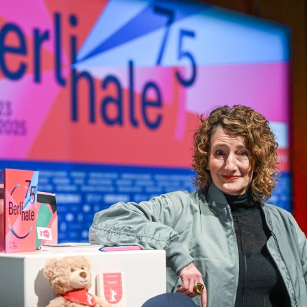 Berlinale-Chefin Tricia Tuttle steht beim 75-jährigen Jubiläum der Internationalen Filmfestspiele Berlin, der Berlinale, bei der Pressekonferenz im Haus der Kulturen der Welt.