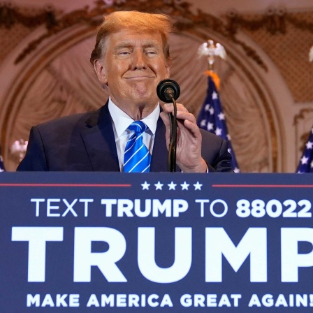 Donald Trump, ehemaliger US-Präsident und Bewerber um die Präsidentschaftskandidatur der Republikaner, spricht auf einer "Super Tuesday"-Wahlparty in Mar-a-Lago.