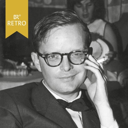 Porträt von Truman Capote mit einer Zigarette in der linken Hand | Bild: picture-alliance / Leemage | -