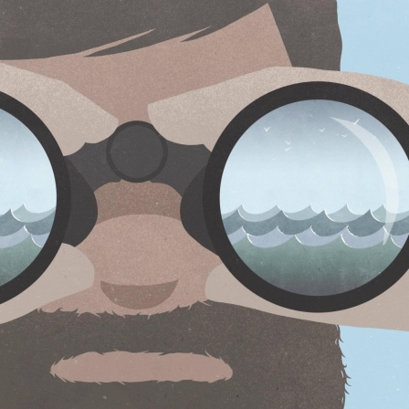 Ein Mann blickt durch ein Fernglas auf die Wellen des offenen Meeres.