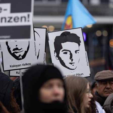 5 Jahre rassistischer Anschlag Hanau - Kundgebung und Demo Mit einer Kundgebung und Demonstration auf dem Marktplatz und in der Innenstadt Hanaus gedachten rund 1000 Menschen den Opfern des rassistischen Anschlags in Hanau vom 19.2.2000.