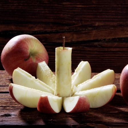 In Schnitze geschnittener Apfel