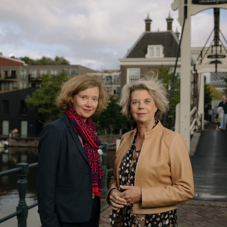 Bettina Baltschev und Margot Dijkgraaf, die Kuratorinnen des Gastprogramms Niederlande &amp; Flandern auf der Leipziger Buchmesse 2024