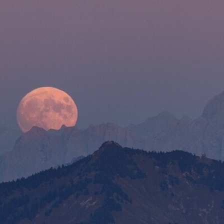 Mondaufgang in den Alpen