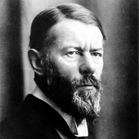 Schwarzweißaufnahme des deutschen Soziologen Max Weber, um 1917, mit grau meliertem Bart, im schwarzen Anzug