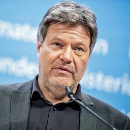 Robert Habeck (Bündnis 90/Die Grünen), Bundesminister für Wirtschaft und Klimaschutz, spricht bei einer Pressekonferenz.