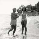 Der spanische Maler Pablo Picasso mit seiner damaligen Lebensgefährtin Francoise Gilot (re.) aus dem Jahr 1950