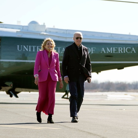 US-Präsident Joe Biden und seine Frau Jill sind aus einem Hubschrauber ausgestiegen