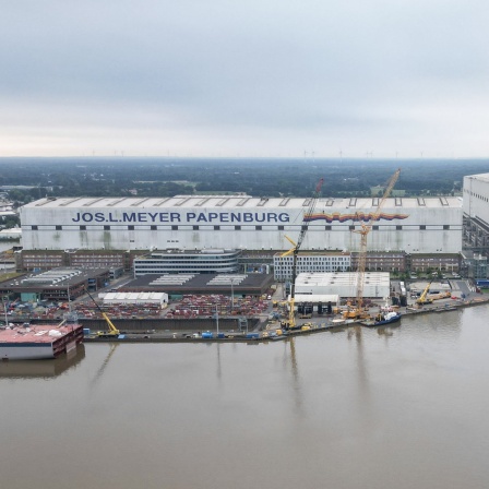 3.8.34: Das Kreuzfahrtschiff „Disney Treasure“ verlässt an diesem Samstag das Baudock der Papenburger Meyer Werft.