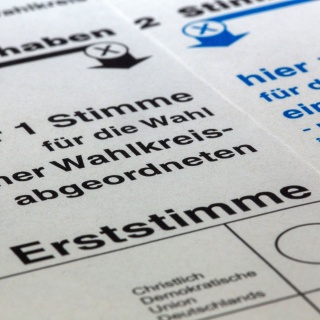Nahaufnahme von einem Stimmzettel zur Bundestagswahl