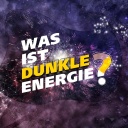 Schriftzug "WAS IST DUNKLE ENERGIE?" vor einer abstrakten Struktur, die das Universum symbolisiert