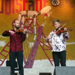 Das norwegische Duo Bjørn Kåre Odde und Sivert Holmen beim Rudolstadt-Festival 2024