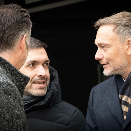 Konstantin Kuhle, stellvertretender Vorsitzendet der FDP-Fraktion, und sein Parteichef Christian Lindner.