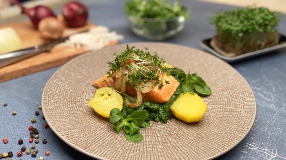 Ard-buffet - Rezept: Lachs Mit Feldsalat-püree Und Röstzwiebeln