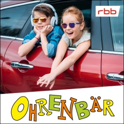 Ein Junge mit Kopfhörer und ein Mädchen, beide mit einer Sonnebrille, schauen aus einem geöffneten Autofenster (Quelle: imago/Pond 5)