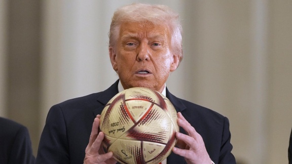 Sportschau - Trump Nutzt Sport-events Als Politische Bühne
