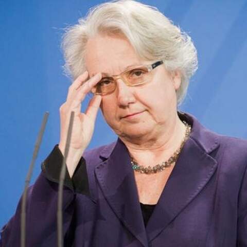 Annette Schavan (CDU) steht am 09.02.2013 im Bundeskanzleramt in Berlin bei einem Pressestatement