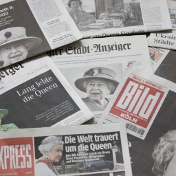 Titelseiten verschiedener Tageszeitungen zum Tod von Queen Elizabeth II