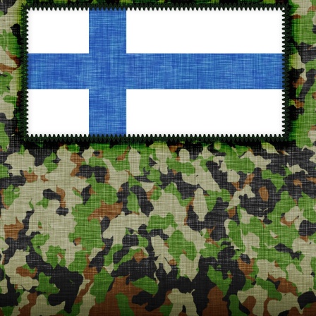 Armee-Tarnuniform mit der Flagge Finnlands.