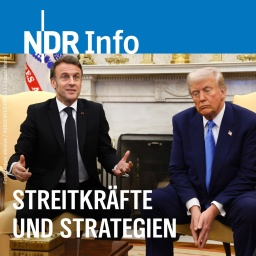 Frankreichs Präsident Emmanuel Macron spricht, während Präsident Donald Trump bei einem Treffen im Oval Office des Weißen Hauses zuhört.