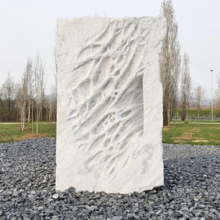 Wald der Erinnerung mit Gedenkskulptur in Bergamo in Gedenken an die Opfer der Covid-Pandemie.