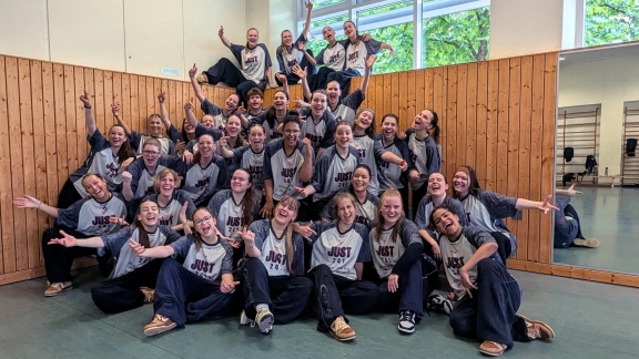 Sportschau - Deutsches Tanzteam Darf Durch Spenden Nach Lissabon