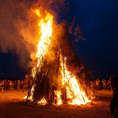 Johannifeuer in Gelting, Oberbayern.