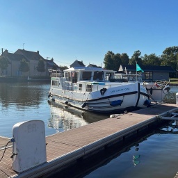 Frankreich: Weinfässer aus Bordeaux | Mit dem Hausboot durchs Burgund | Normandie und Calvados im Glas