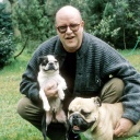 Gert Haucke mit seinen Hunden.
