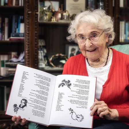Erika Schirmer, Autorin des Kinderliedes "Kleine weiße Friedenstaube"