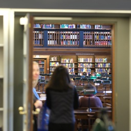 Blick in den großen Lesesaal der Deutschen Nationalbibliothek