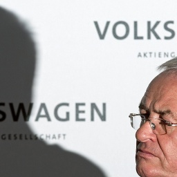 Martin Winterkorn, damaliger Vorstandsvorsitzender der Volkswagen AG, sitzt bei der Jahrespressekonferenz von VW in Wolfsburg.