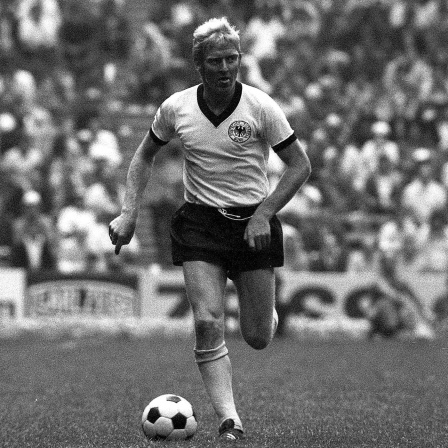 Karl Heinz Schnellinger Fußball-WM 1970 am Ball.