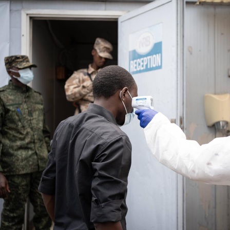 Unboxing News · Zentralafrika – So wird das Ebola-Virus bekämpft