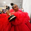 Sängerin Lizzo mit Emmy-Award | Bild: picture alliance / Danny Moloshok/Invision/AP | Danny Moloshok