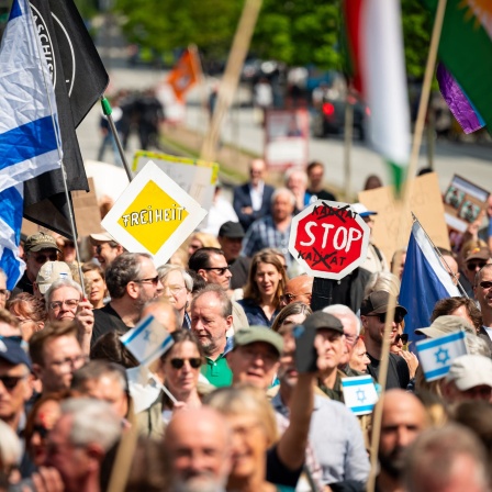 Eine Demo gegen Islamismus und Antisemitismus - und für Freiheit und das Grundgesetz. Unsere Verfassung ist in Gefahr wie nie zuvor, sagt der frühere Bundesinnenminister Gerhart Baum.