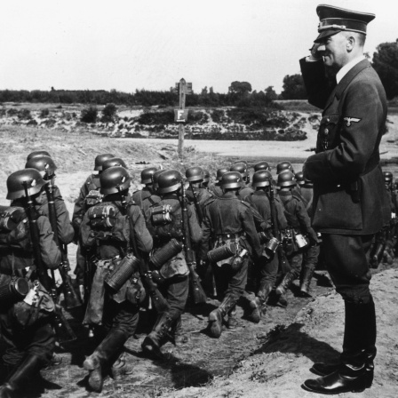 Hitler in Polen,Vorbeimarsch dt.Infanter 2.Weltkrieg, Polenfeldzug 1939.