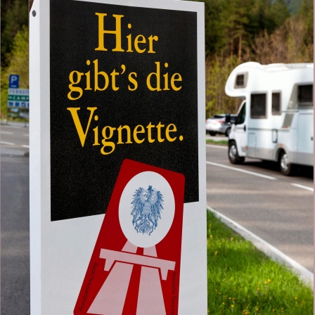 Schild, "Hier gibt's die Vignette", Fernpass, Österreich, Europa