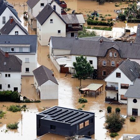 In der Eifel haben heftige Regenfälle und Dauerregen für Überschwemmungen und Überflutungen gesorgt.