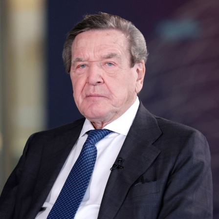Gerhard Schroeder, Alt-Bundeskanzler, SPD, im Interview auf der Fraktionsebene des Reichstages