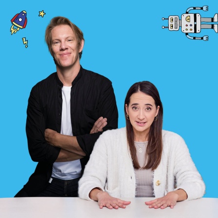 Sina Kürtz, die Host des Podcasts &#034;Fakt ab! Eine Woche Wissenschaft&#034; und Simon Gosejohann