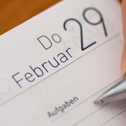 Ein Kalenderblatt zeigt den 29. Februar.